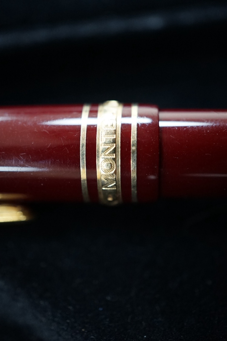 A boxed Mont Blanc fountain pen with 14k good nib. Condition - fair/good